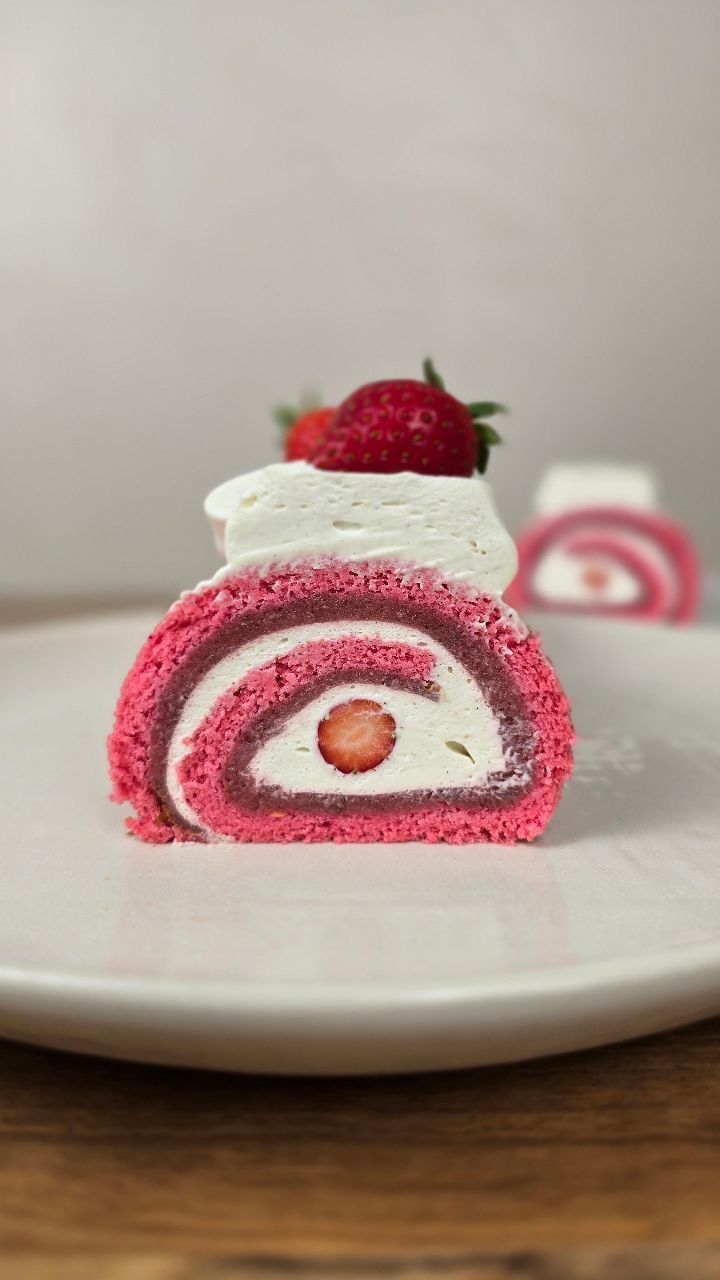 Roulé à la crème vanille et fraises