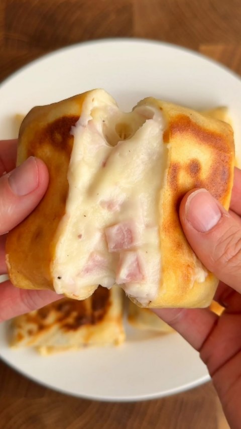 Crêpes fourrées à la béchamel et fromage