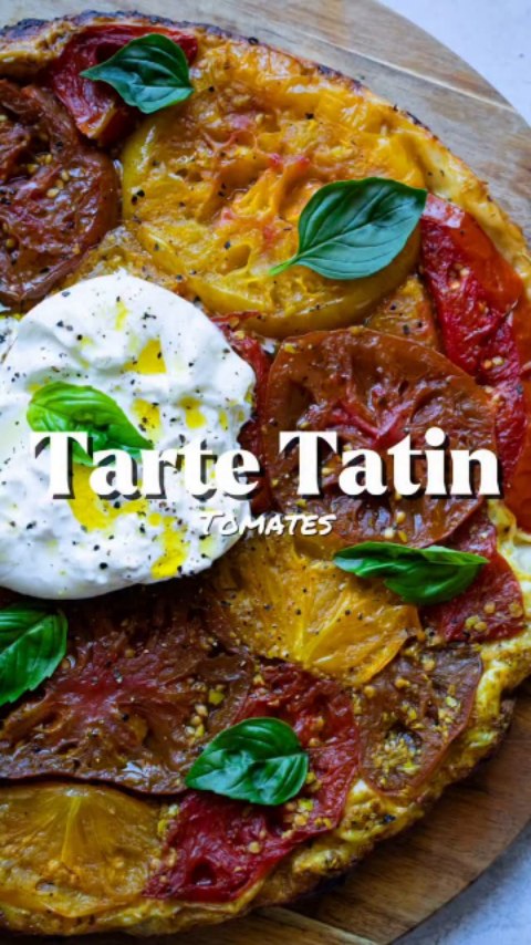 Tarte tatin de tomates multicolores et tapenade verte