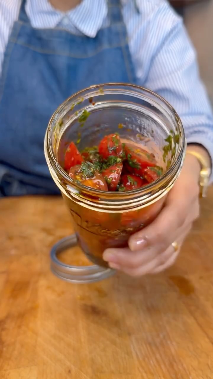 Accompagnement frais aux tomates cerises et concombres